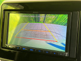 【バックカメラ】駐車時に後方がリアルタイム映像で確認できます。大型商業施設や立体駐車場での駐車時や、夜間のバック時に大活躍!運転スキルに関わらず、今や必須となった装備のひとつです!