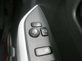 電動格納ミラー! スイッチひとつでミラーを畳めます。