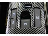 燃費優先のECO、走りと燃費のバランスに優れたNORMAL、俊敏でパワフルなPOWER。気分や走行状況に合わせて走りを選べます。夜間など、静かに走行したい時にはモーターで動くEVへ切替えも出来ます。