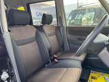 運転席周辺画像です。シート切れ・破れもなくシートの状態は良好です♪
