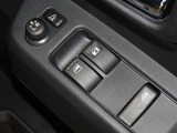 電動格納式ドアミラー・パワーウインドウを装備しています。