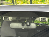【アイサイトコアテクノロジー】前方の車両等を検知し、衝突しそうな時は警報で注意を促し、ブレーキを踏む力をサポート。ブレーキを踏めなかった場合は衝突被害軽減ブレーキが作動、衝突回避をサポートします。