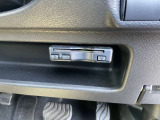 運転席の右下にETCがビルトインされています。高速道路では便利ですね!