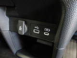 便利なUSBジャック・12V電源ソケットも付いています。周辺機器の充電にご利用頂けます。