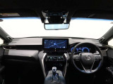 高いホールド性で運転姿勢が安定します。長距離ドライブでも疲れにくいのが魅力です。快適なドライビングライフをお送りください♪