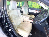 運転席シート廻りは使用感も少なく、良好な状態となっています。前オーナー様が丁寧に使っていたことがよくわかりますね。