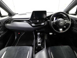 SUVならではの見晴らしの良い前方視界で快適なドライブをお楽しみいただけます!