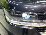 【LEDヘッドライト】悪天候や夜間走行時も良好な視界を確保し安心して運転できる高輝度LEDヘッドライトを装備!点灯速度が早く、消費電力も抑えられています。