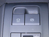電動パーキングブレーキを装備しております。