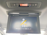 【フリップダウンモニター】大画面モニターで後席でもエンタメをお楽しみいただけます。小さなお子様にも大人気の装備です♪