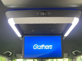 【フリップダウンモニター】大画面モニターで後席でもエンタメをお楽しみいただけます。小さなお子様にも大人気の装備です♪