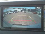 車庫入れや後方確認に役立つバックモニターは、見やすく確認しやすいガイドラインを表示し、安心・便利です♪
