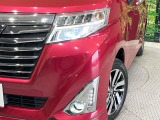 【LEDヘッドライト】悪天候や夜間走行時も良好な視界を確保し安心して運転できる高輝度LEDヘッドライトを装備!点灯速度が早く、消費電力も抑えられています。