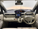 【前方視界】開放的な前方視界!運転がしやすく疲れにくいです♪窓が大きく、見通しがとっても良いおクルマですよ♪