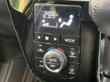 【オートエアコン】一度お好みの温度に設定すれば、車内の温度を検知し風量や温度を自動で調整。暑い&hellip;寒い&hellip;と何度もスイッチ操作をする必要はありません。快適な車内空間には必須の機能ですね♪