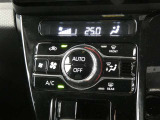 オートエアコンは、常にお好みの温度に調整ができ車内を快適な空間に保ってくれます。