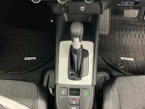 オートマチックシフトレバーは、手になじみ操作しやすい形状で安全運転にもつながります♪