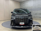 お車購入のポイントとなるフロントマスクです。上質で迫力あるデザインですね☆☆