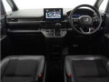 ◆視界広々で非常に運転しやすくロングドライブでも疲れを感じさせないすっきりとまとまったインパネ周りです。