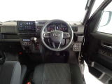 視界良好、操作しやすい運転席です。