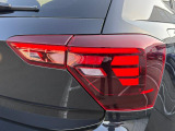 LEDテールランプ。後続車からの視認性が高まり、万一の追突の危険性を軽減。リヤビューを個性的に演出します。