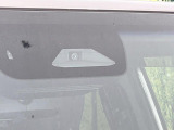 【トヨタセーフティセンス】走行中に前方の車両等を認識し、衝突しそうな時は警報とブレーキで衝突回避と被害軽減をアシスト。より安全にドライブをお楽しみいただけます。