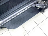 メーカーオプションの【ユニバーサルステップ】を装備。スライドドアと連動したステップにより、小さなお子様の乗り降りがし易くなります♪