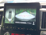 【マルチビューカメラシステム】専用のカメラにより、上から見下ろしたような視点で360度クルマの周囲を確認することができます☆死角部分も確認しやすく、狭い場所での切り返しや駐車もスムーズに行えます。