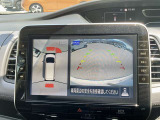 アラウンドビューモニターは車の全方位をカメラで映しだして障害物や人を確認、周りの状況を確認しながら安全に駐車できる便利な装備になります。