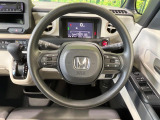 インテリアに合わせたデザインのステアリングは、運転される方のことも考え、運転しやすい形状、大きさです。是非一度、実際に触ってお確かめください。