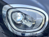 ●LEDヘッドライト:夜間走行時も良好な視界を確保し安心して運転できる高輝度LEDヘッドライトを装備!点灯速度が早く、消費電力も抑えられています。