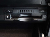 運転席お膝元にETCカード挿入口がございます。