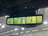 【デジタルインナーミラー】後席の大きな荷物や同乗者で後方が確認しづらい時でも安心!カメラが撮影した車両後方の映像をルームミラー内に表示。クリアな視界で状況の確認が可能です!