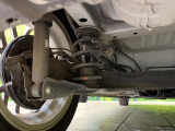 お車を安心してお乗りいただく為には、足回りの定期点検が欠かせません。サービスサポート(有償保証)では無料点検もご提供しており、安心のカーライフをお過ごしいただけるサポート体制が整っています。