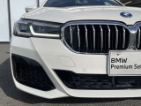 また、BMW正規認定中古車は、エマージェンシーサービスが自動付帯。24時間365日、皆様のカーライフをサポート致します。確かな安心のうえで、「駆けぬける歓び」をご堪能ください。