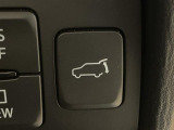 【パワーリアゲート】荷物を抱えた状態でもリアゲートの開閉が可能です!お買い物時やアウトドアの際に役立ちますね。