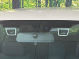 【アイサイトVer2】前方の車両等を検知し、衝突しそうな時は警報で注意を促し、ブレーキを踏む力をサポート。ブレーキを踏めなかった場合は衝突被害軽減ブレーキが作動、衝突回避をサポートします。