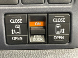 【両側パワースライドドア】スマートキーや運転席のスイッチで後席両側スライドドアの開閉が可能♪電動だから力を入れてドアを開ける必要が無く、小さなお子様でも簡単に開け閉めでき快適です♪