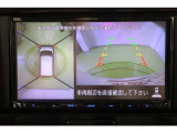 ガイドライン付のバックカメラ搭載です。車は構造上たくさんの死角がありますので、とても便利な機能ですね。あくまでサポート機能ですので常に周囲の状況に気をつけ、目視での確認が大事ですよ!