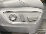 【パワーシート】スイッチ一つで簡単にシートの微調整が可能!電動だから力もいりません!快適なシートポジションにセットして、快適なドライブをお楽しみください。