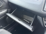 【グローブボックス】大容量のグローブボックスです!!車検証ケース他、日頃使う小物類の収納スペースもたくさんあります!