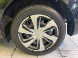【純正15インチアルミホイール】外観にマッチした純正アルミホイールを装着しております。各種社外アルミホイールや、スタッドレスタイヤも取扱いしております。是非ご相談ください♪