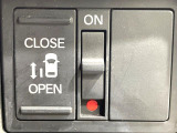 【パワースライドドア】スマートキーや運転席のスイッチでスライドドアの開閉が可能♪電動だから力を入れてドアを開ける必要が無く、小さいお子様でも、重い荷物を持っている時もラクに開け閉めできます♪