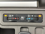 【シートベンチレーション】夏場は涼しい風でお尻や背中の熱やムレを防ぎ、冬はエアコンよりも早く温まってポカポカに!季節を問わず快適に過ごせます。