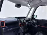 ダイハツのお店では、ダイハツ車を知り尽くしたプロフェッショナルが、専用の診断機器を使って各システムを点検しております。