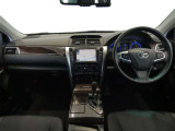 運転席・助手席を入れたインストルメントパネル全体画像です。
