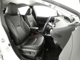 【内装クリーニング】室内は、トヨタの自動車クリーニング&ldquo;まるまるクリン&rdquo;を施工済です!シートはもちろん床面も、すっきりキレイ♪自信の仕上がりを、ぜひご覧下さい!!