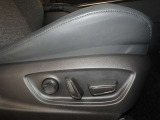 パワーシート搭載。微妙な調整が手軽にでき、ピッタリのポジションで運転することが可能です。