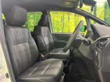 運転席シート廻りは使用感も少なく、良好な状態となっています。前オーナー様が丁寧に使っていたことがよくわかりますね。