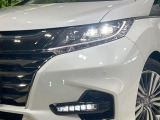 【LEDヘッドライト】悪天候や夜間走行時も良好な視界を確保し安心して運転できる高輝度LEDヘッドライトを装備!点灯速度が早く、消費電力も抑えられています。